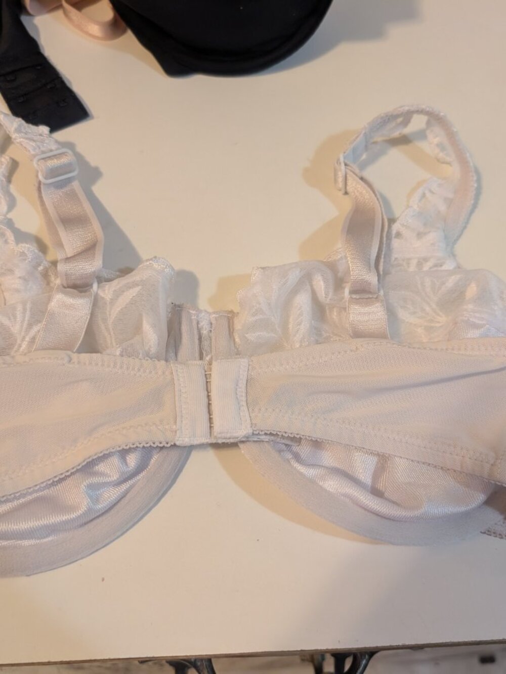 Womens underwire bra, size 36D - Picture 3 of 3